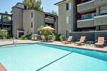 8111 Reseda Boulevard Studio-2 Beds Apartment for Rent Photo Gallery 2